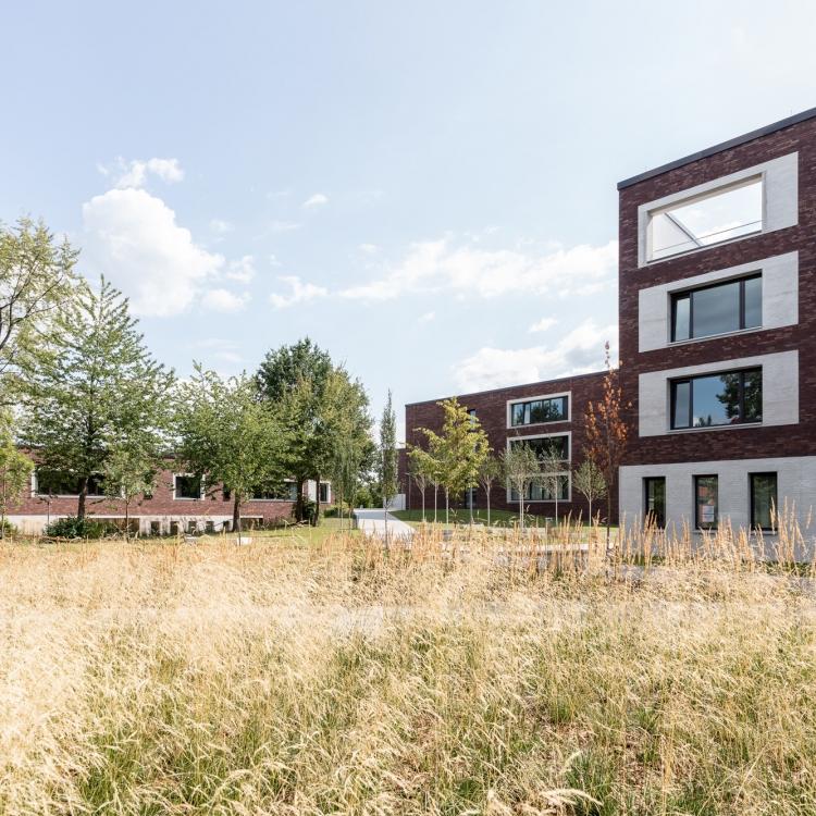 AllesWirdGut Architektur, Schulcampus Hanhoopsfeld, zusammen mit DnD Landschaftsplanung © tschinkersten fotografie