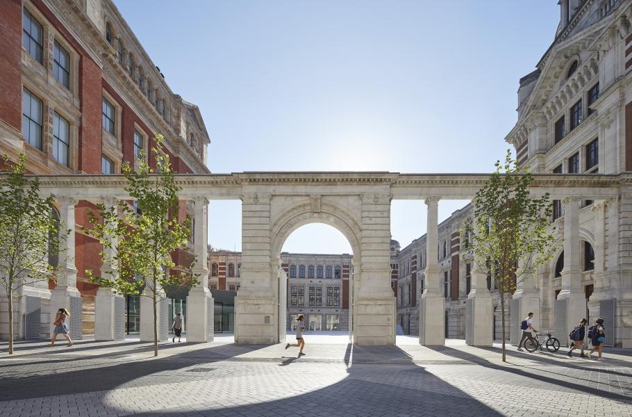 The Aston Webb Screen, the V&A Exhibition Road Quarter, designed by AL_A ©Hufton+Crow