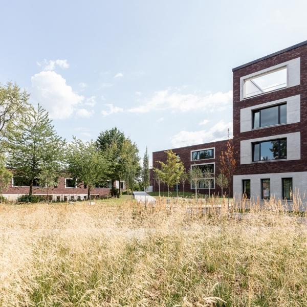 AllesWirdGut Architektur, Schulcampus Hanhoopsfeld, zusammen mit DnD Landschaftsplanung © tschinkersten fotografie