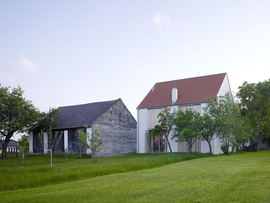 Streckhof mit Schnapsbrennerei_Juri Troy Architects – © Markus Bstieler