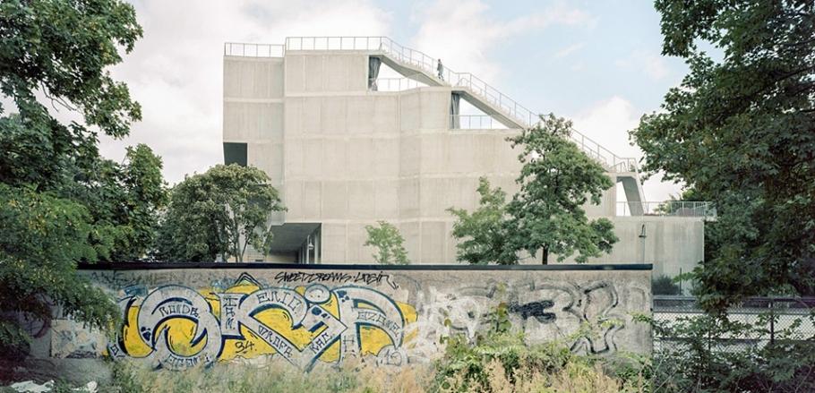 Terrassenhaus Berlin (Brandlhuber+ Emde, Burlon mit Muck Petzet Architekten) – © Erica Overmeer