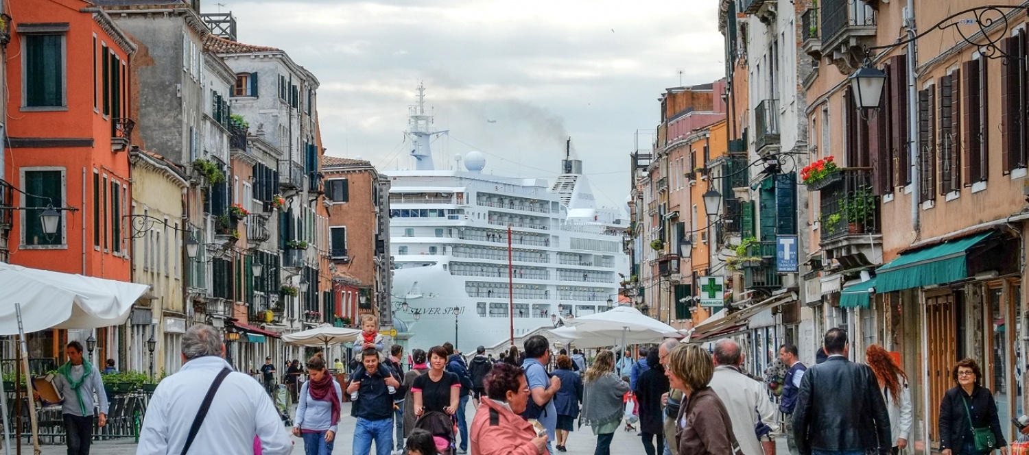 Kreuzfahrtschiff in Venedig © Steve Varni