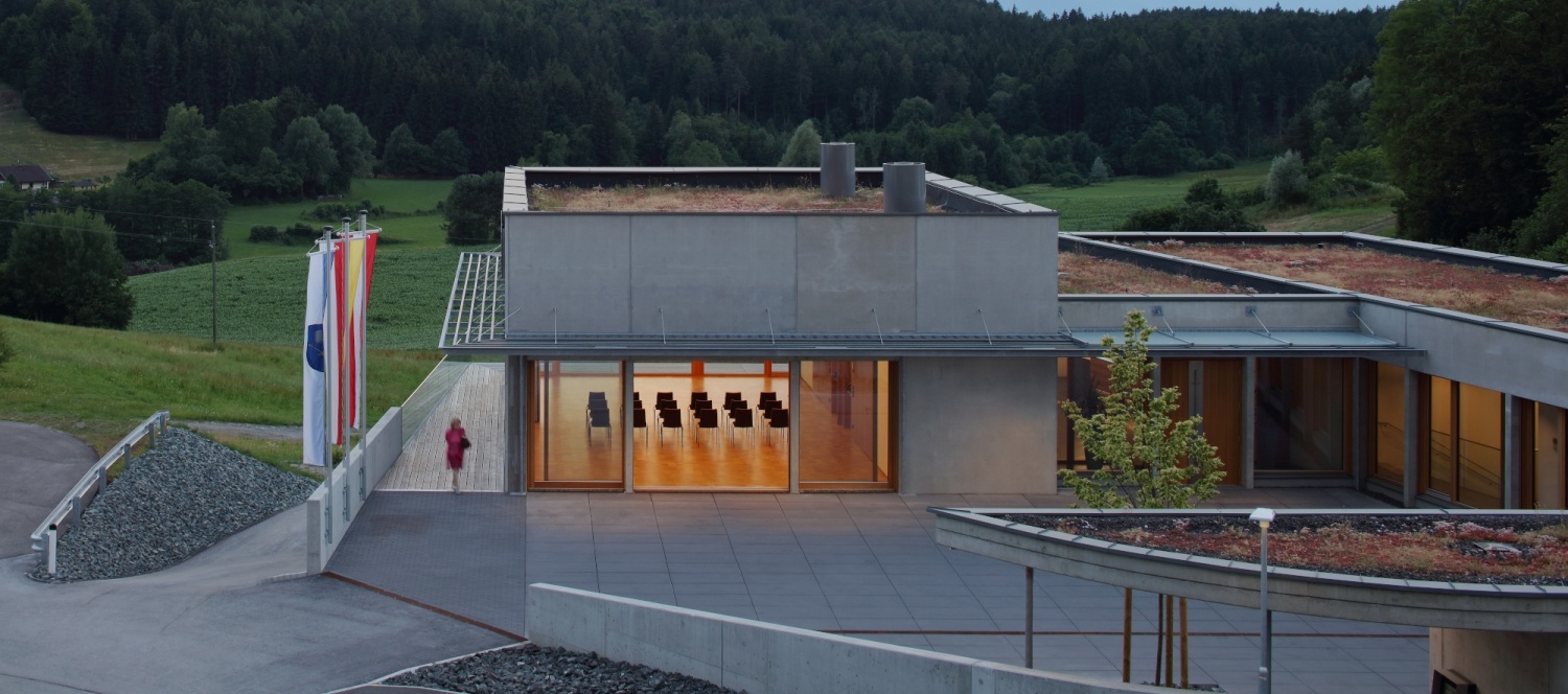 Ernst Roth und spado architects, Ortszentrum in St. Martin am Techelsberg, Kärnten © Christian Brandstätter