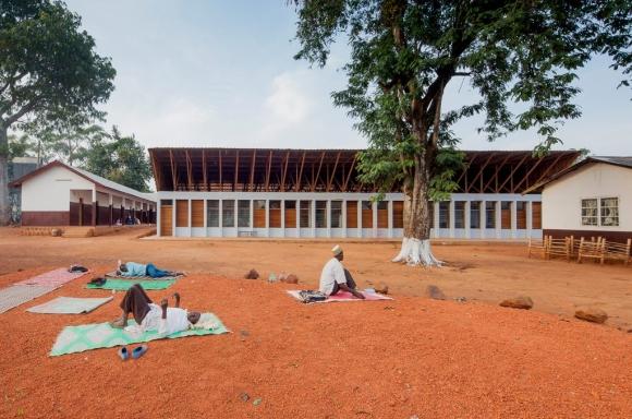 Krankenhaus in Ngaubela, Design-Build Projekt der TU München in Kamerun, 2014, Foto: Matthias Kestel