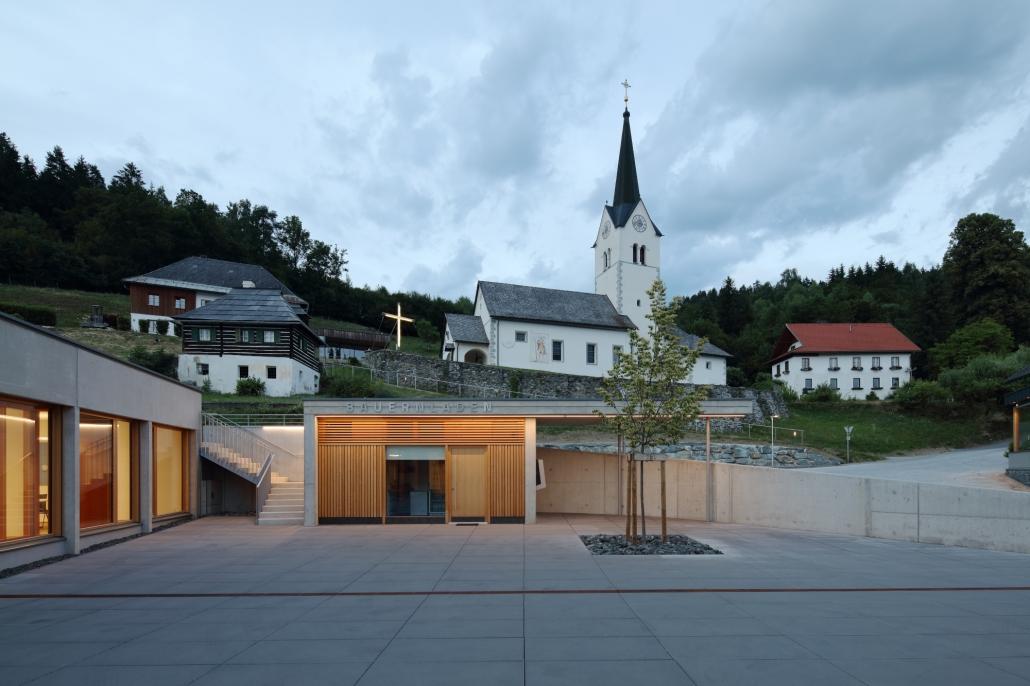 Ernst Roth und spado architects, Ortszentrum in St. Martin am Techelsberg, Kärnten © Christian Brandstätter